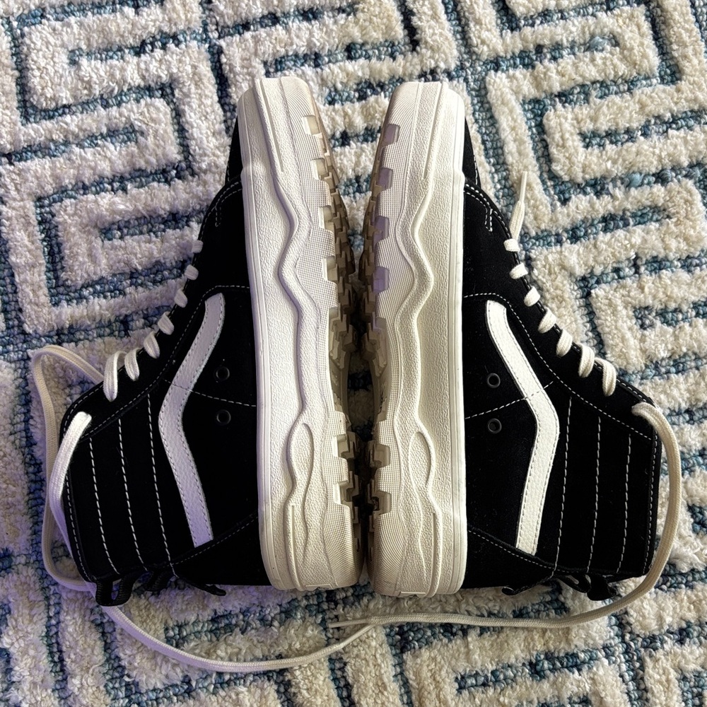 Vans Women’s SK8-HI Sherpa Suede Sentry 'Black White' Size 6.5 - Picture 5 of 8